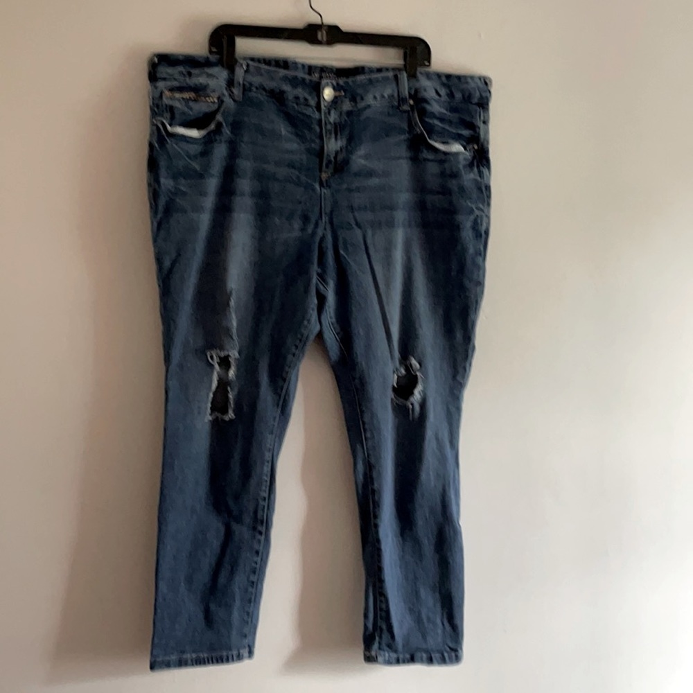 Amethyst distressed blue jeans Size 24